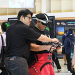 สถาบันเทคโนโลยีดิจิทัล มหาวิทยาลัยราชภัฏพิบูลสงคราม ร่วมจัดบูทการสาธิตนวัตกรรมการเรียนการสอนที่ใช้เทคโนโลยีดิจิทัลสุดล้ำ แนะนำแอปพลิเคชัน DEKPIBUL สำหรับนักศึกษาเพื่อเข้าถึงข้อมูลข่าวสารกิจกรรม และบริการต่าง ๆ ของมหาวิทยาลัยได้อย่างสะดวก รวดเร็ว พร้อมสาธิตการใช้งานจริงในงาน